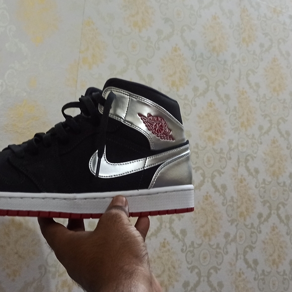 Air Jordan 1 Mid 'Johnny Kilroyy' New with Box.Unused 100 percent OG. - Picture 10 of 14